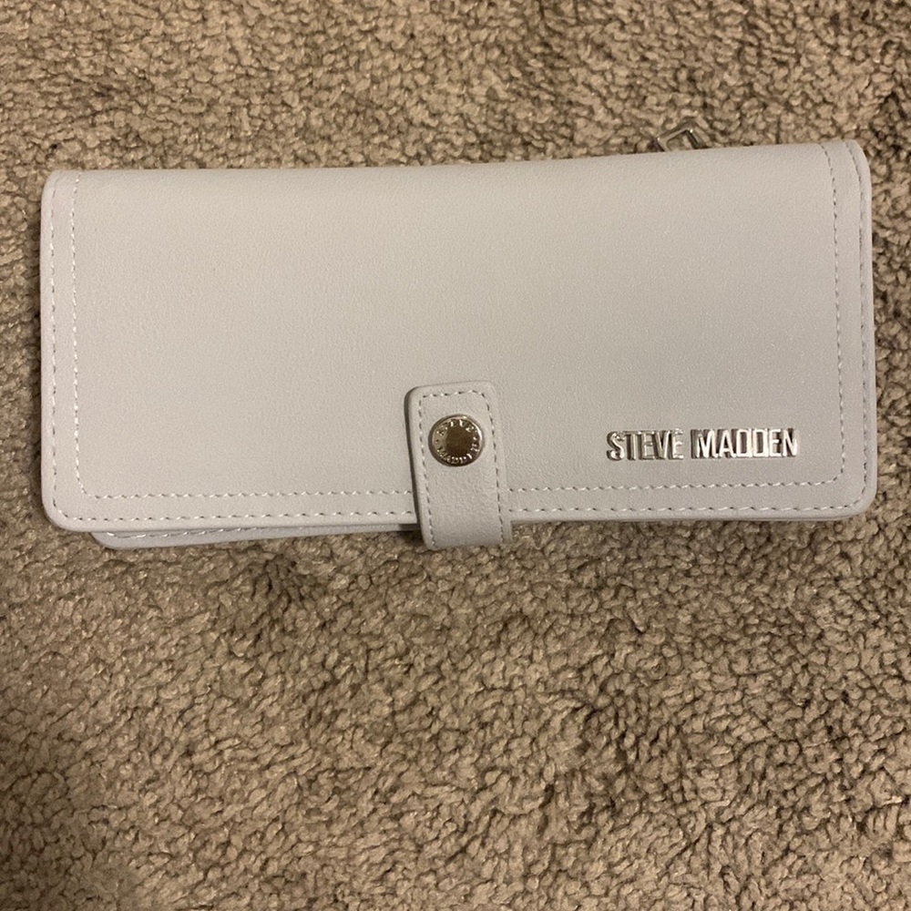 Steve Madden gray wallet